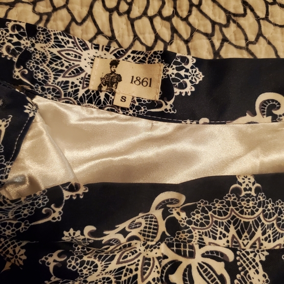 A Line Skirt - Picture 3 of 6